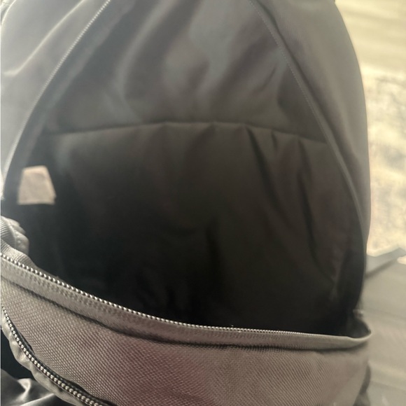 EUC Roxy Women’s Backpack in Black and Gold-Lots of Pockets!! - Picture 6 of 8